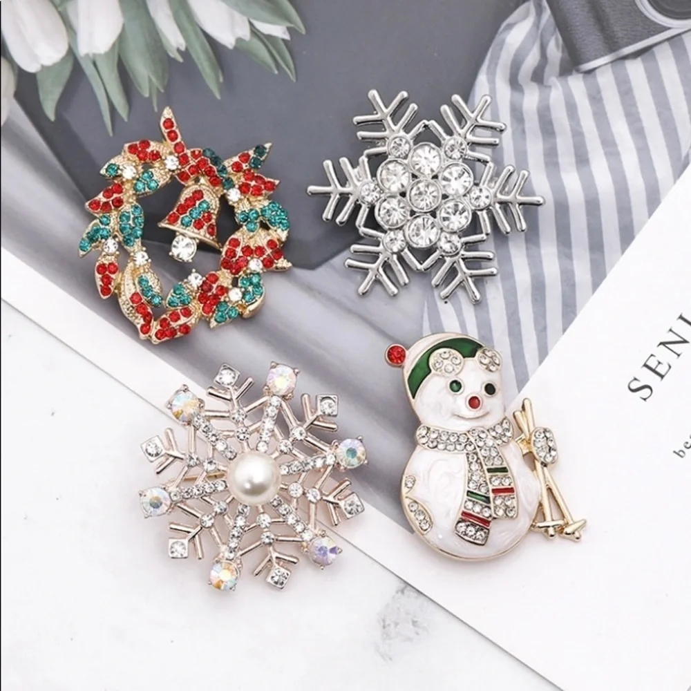 NIB cute Christmas Snow Wreath woman brooch